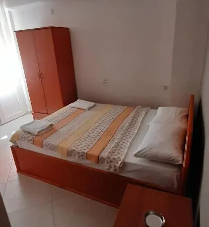 Everest Aparthotel 2*
