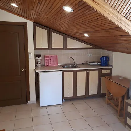 Everest Aparthotel 2*