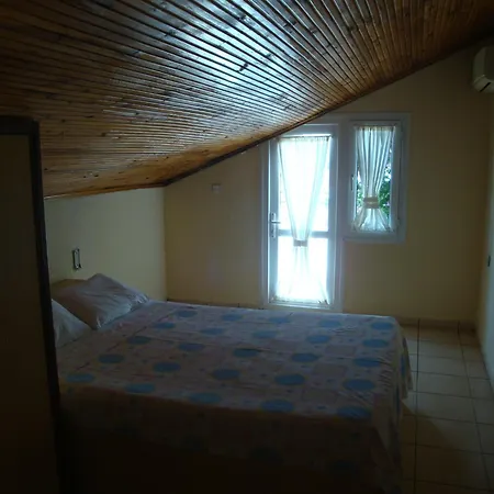 Everest Aparthotel 2*