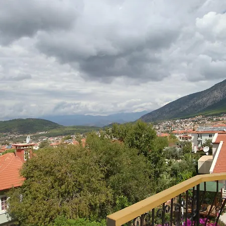 Everest Aparthotel 2*