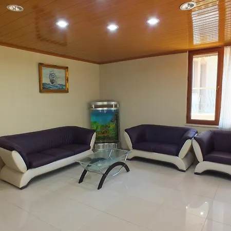 إيفرست الفندقية