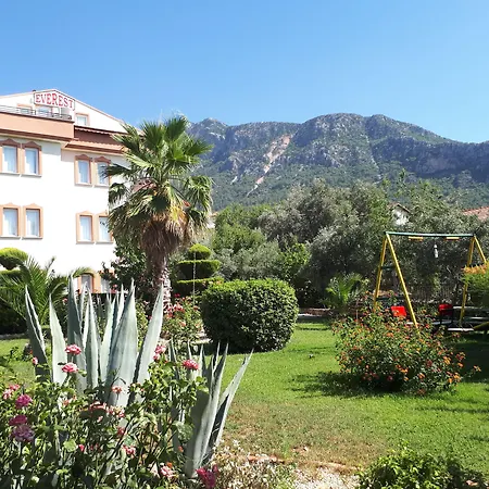 Everest Aparthotel