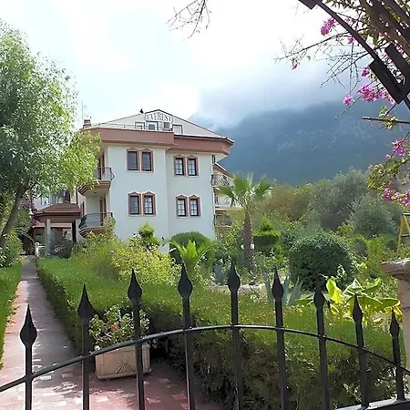 Aparthotel Everest 4*