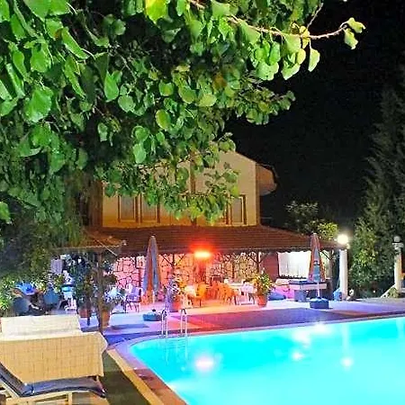 Everest Aparthotel 4*