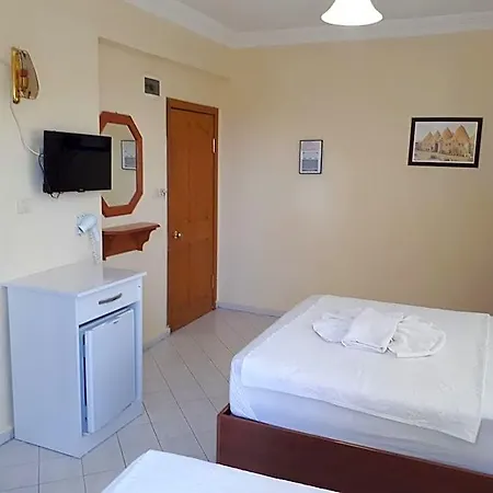 Everest Aparthotel 4*
