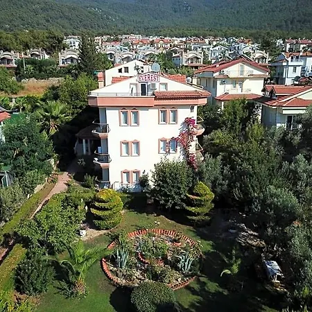 Everest Aparthotel 4*
