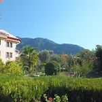 Everest Aparthotel